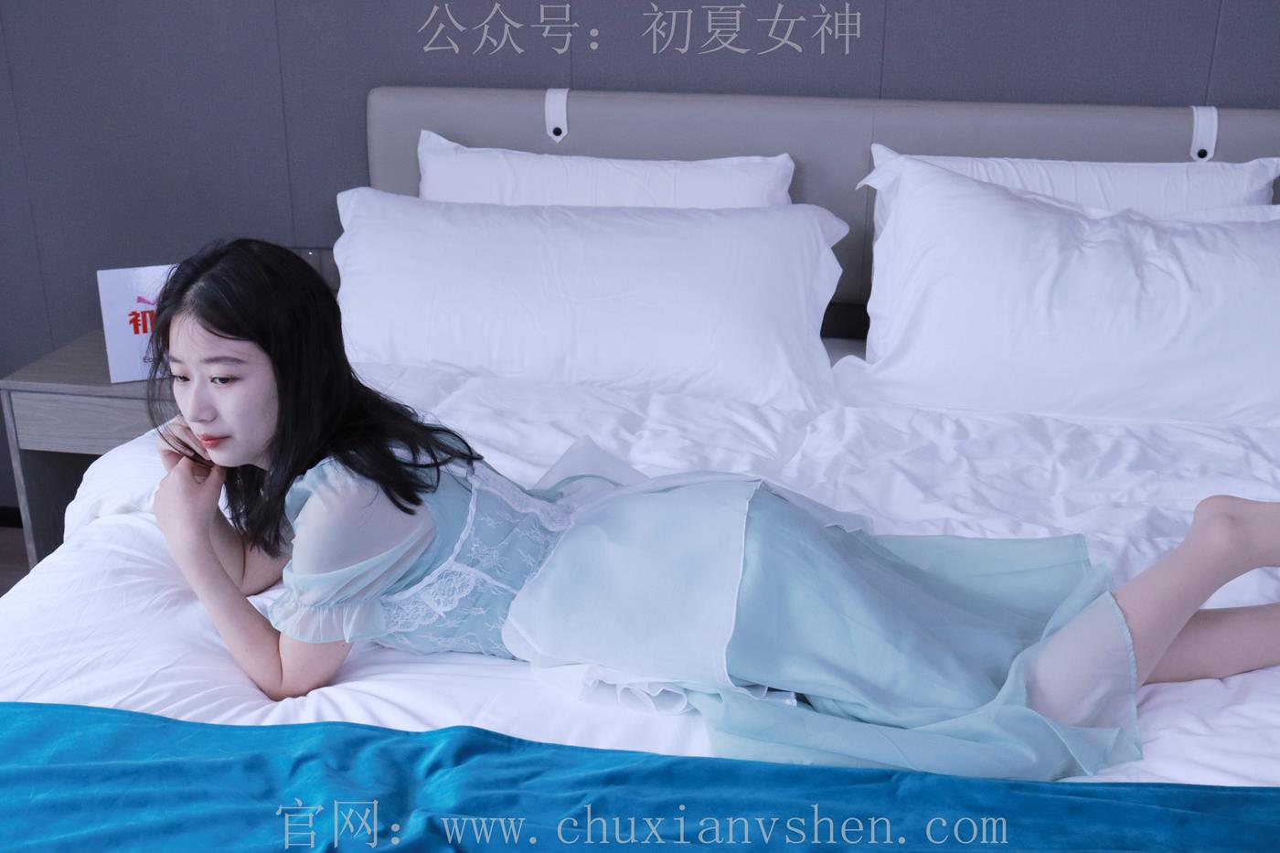 初夏女神 NO.009 念念 绿野仙踪M码连衣裙搭回力球鞋[120P/1V/5.53GB]